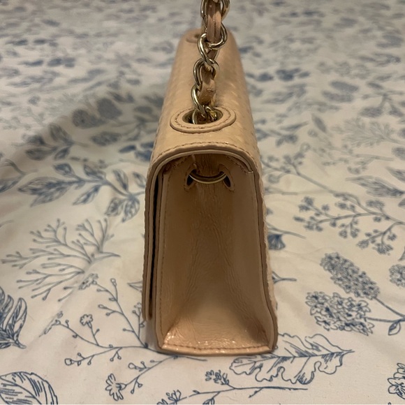 Elegant Beige Leather Shoulder Bag - Picture 2 of 5